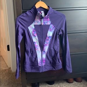 Ivivva top - great condition